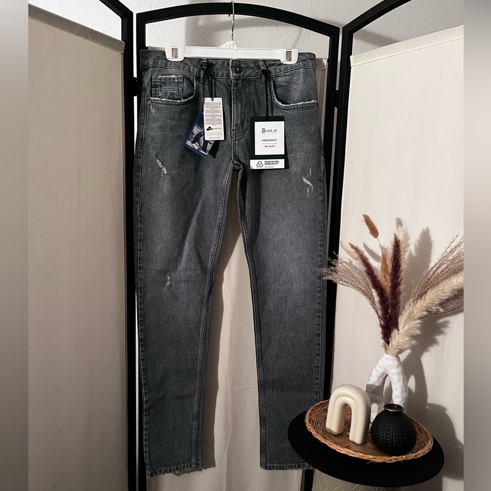 Women’s Straight Leg Jeans - Charcoal Gray